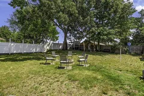 Exterior - 39 Wakefield St, Springfield, MA 01151 photo 6 of 10