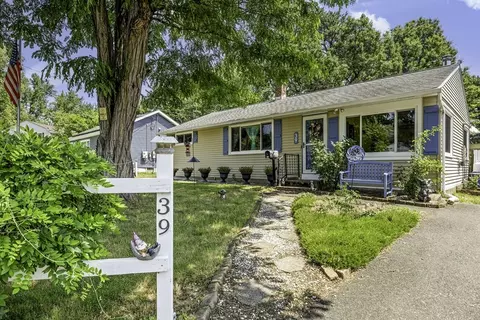 39 Wakefield St, Springfield, MA 01151