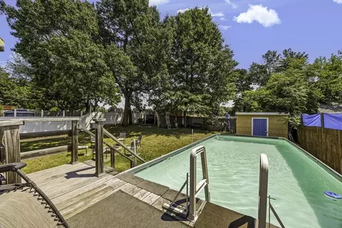Exterior - 39 Wakefield St, Springfield, MA 01151 photo 5 of 10