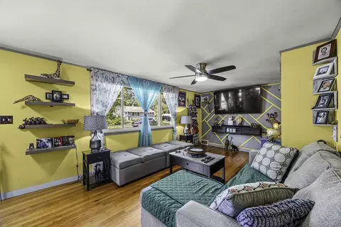 Living - 39 Wakefield St, Springfield, MA 01151 photo 2 of 3