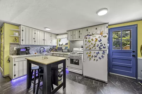 Kitchen - 39 Wakefield St, Springfield, MA 01151 photo 5 of 5