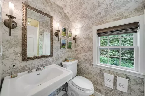 Bath - 44 Old Rd, Weston, MA 02493 photo 1 of 3