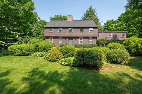 49 Walnut Rd, Hamilton, MA 01982