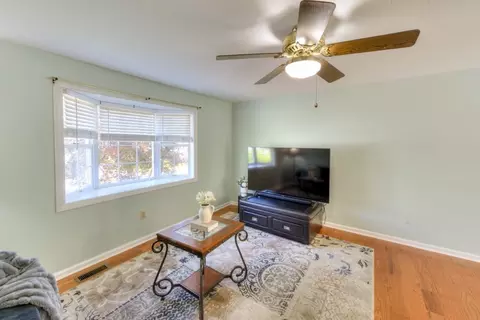 39 Ledgecrest Dr, Worcester, MA 01603 photo 5