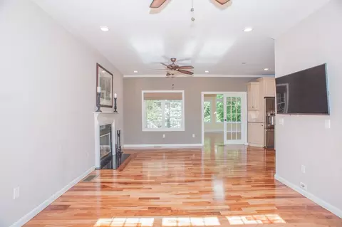 Living - 18 Boundary Stone Rd, Sutton, MA 01590 photo 4 of 6