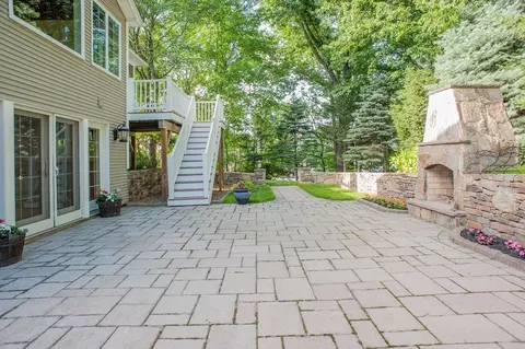 Exterior - 18 Boundary Stone Rd, Sutton, MA 01590 photo 5 of 7