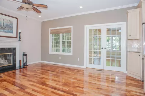 Living - 18 Boundary Stone Rd, Sutton, MA 01590 photo 3 of 6