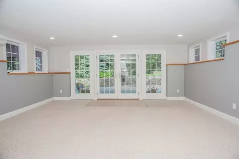Living - 18 Boundary Stone Rd, Sutton, MA 01590 photo 5 of 6