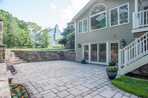 Exterior - 18 Boundary Stone Rd, Sutton, MA 01590 photo 4 of 7