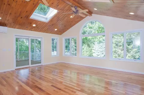 Living - 18 Boundary Stone Rd, Sutton, MA 01590 photo 2 of 6