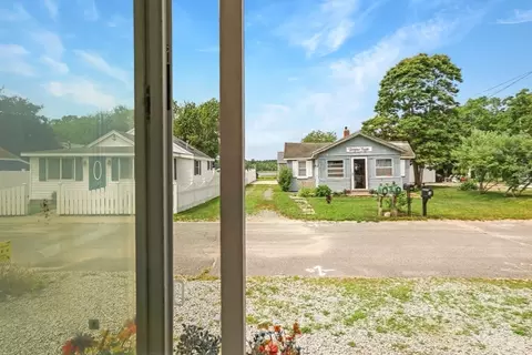 Exterior - 10 Barnes St, Wareham, MA 02571 photo 2 of 5