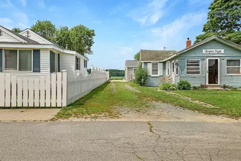 Exterior - 10 Barnes St, Wareham, MA 02571 photo 1 of 5