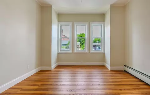 Living - 833 Grinnell St, Fall River, MA 02721 photo 3 of 7