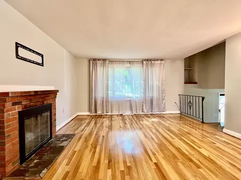 Living - 9 Champlain Dr, Hudson, MA 01749 photo 2 of 3
