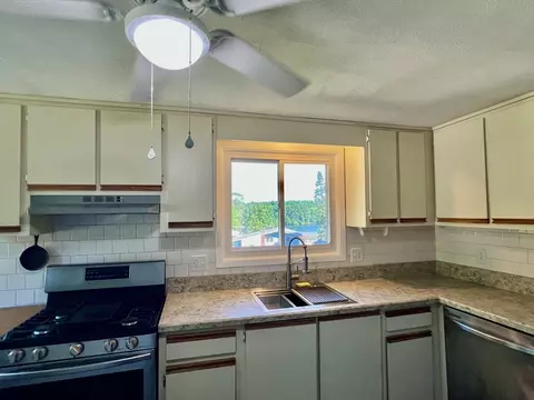 Kitchen - 9 Champlain Dr, Hudson, MA 01749 photo 1 of 3