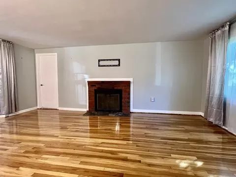 Living - 9 Champlain Dr, Hudson, MA 01749 photo 3 of 3