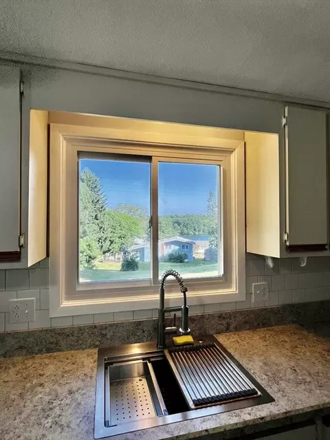 Kitchen - 9 Champlain Dr, Hudson, MA 01749 photo 2 of 3