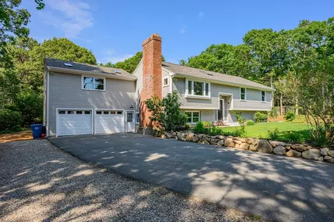 19 Wheelhouse Cir, Falmouth, MA 02536