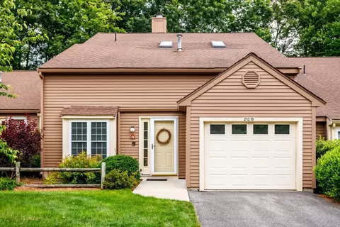 212 Ridgefield Cir #212B, Clinton, MA 01510