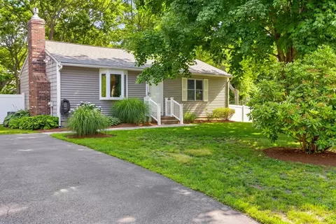 545 Lincoln Rd Ext, Hyannis, MA 02601