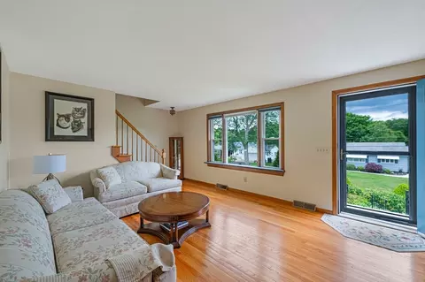 50 Emerson St, Springfield, MA 01118 photo 4