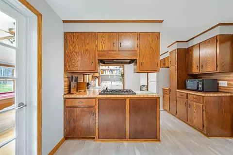 50 Emerson St, Springfield, MA 01118 photo 9