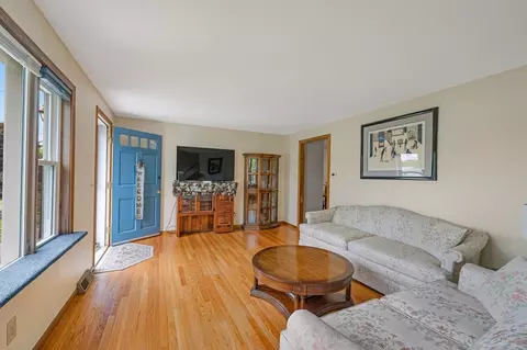 50 Emerson St, Springfield, MA 01118 photo 3