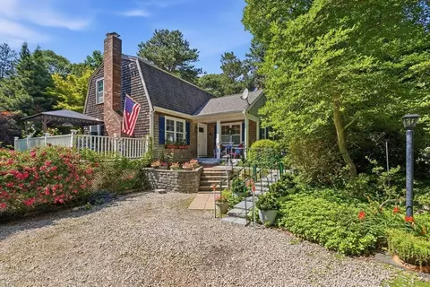 25 Muskegat Rd, Falmouth, MA 02536