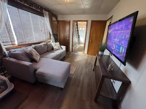 Living - 3 Monroe Ct, Gloucester, MA 01930 photo 5 of 6