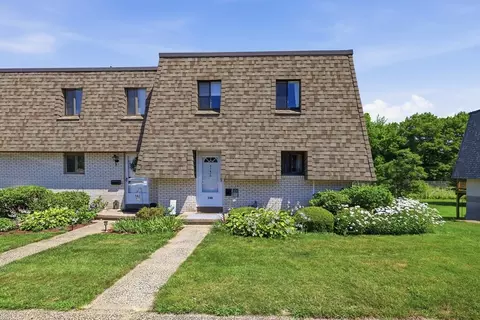 146 Beekman Dr #146, Agawam, MA 01001