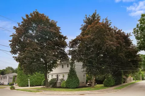 Exterior - 42 Riverside Dr, Reading, MA 01867 photo 5 of 7