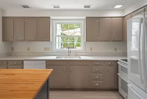 Kitchen - 42 Riverside Dr, Reading, MA 01867 photo 3 of 3