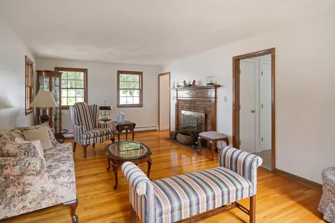 Living - 42 Riverside Dr, Reading, MA 01867 photo 3 of 3