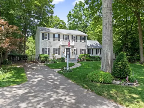 3 Pike St, Hopkinton, MA 01748