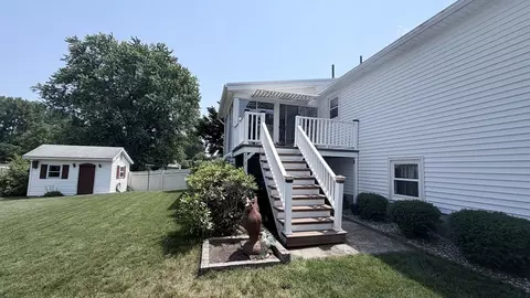84 Wanda St, Chicopee, MA 01013 photo 3