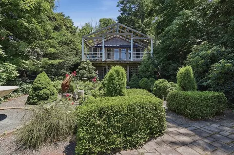 83 Sunset Dr, Charlton, MA 01507