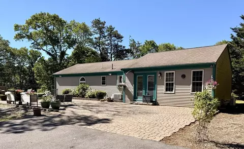 12 Ox Bow Rd, Teaticket, MA 02536