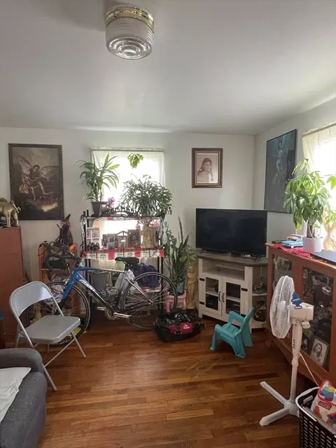 40 Ames St, Springfield, MA 01104 photo 4