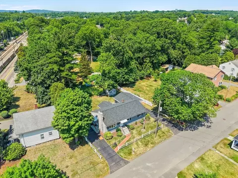 View/Area - 10 Willow St, Braintree, MA 02184 photo 2 of 3