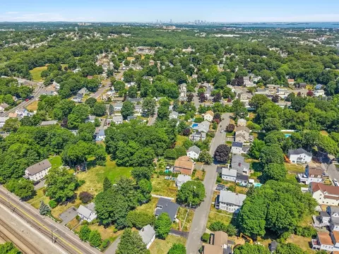 View/Area - 10 Willow St, Braintree, MA 02184 photo 3 of 3