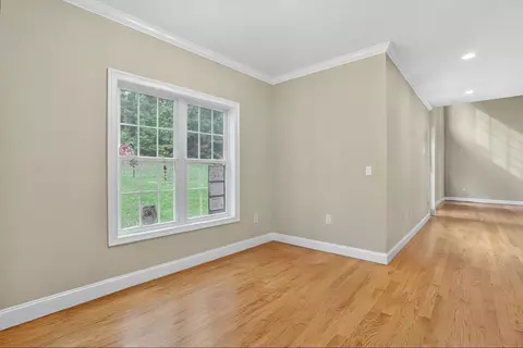 Entry Way - 32 Bissonnette Cir, Southampton, MA 01073 photo 3 of 5