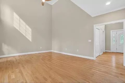 Living - 32 Bissonnette Cir, Southampton, MA 01073 photo 3 of 4