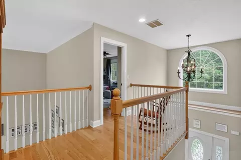 Entry Way - 32 Bissonnette Cir, Southampton, MA 01073 photo 5 of 5