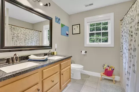 Bath - 32 Bissonnette Cir, Southampton, MA 01073 photo 3 of 4