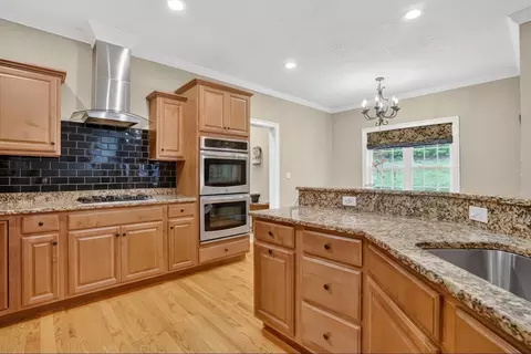 Kitchen - 32 Bissonnette Cir, Southampton, MA 01073 photo 3 of 5