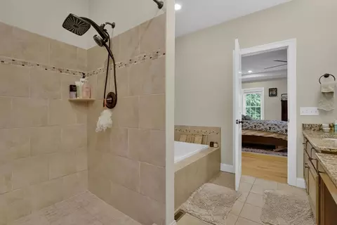 Bath - 32 Bissonnette Cir, Southampton, MA 01073 photo 2 of 4