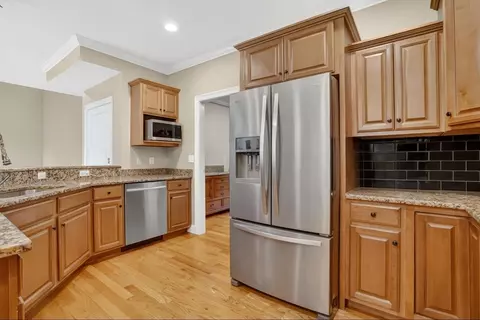Kitchen - 32 Bissonnette Cir, Southampton, MA 01073 photo 2 of 5