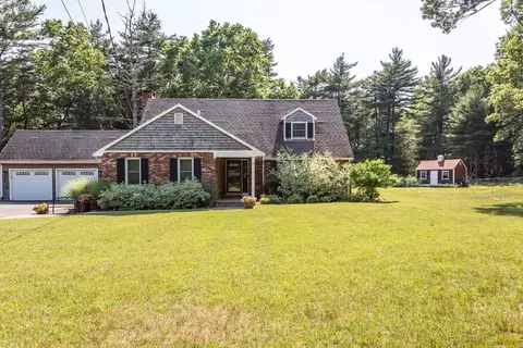 5 Crest Dr, Lakeville, MA 02347