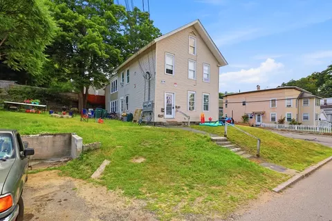 21 Winthrop St, Fitchburg, MA 01420