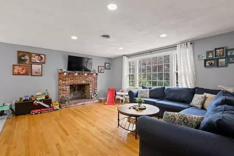27 Alden Rd, Wareham, MA 02571 photo 2